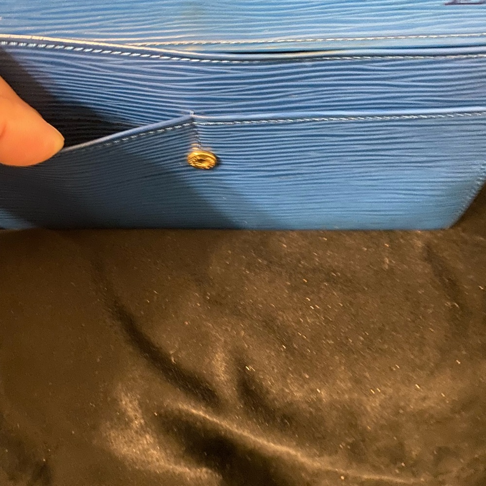 Louis Vuitton Blue EPI Long Snap Wallet - Picture 5 of 8